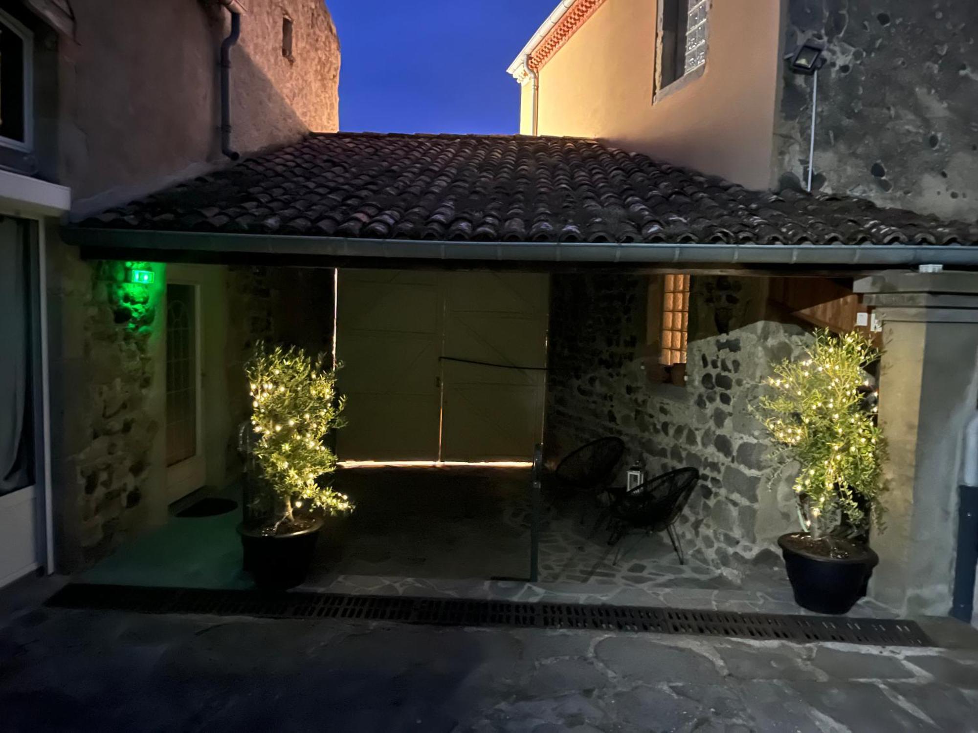 La Cour Carree Hotel Perrier Exterior photo