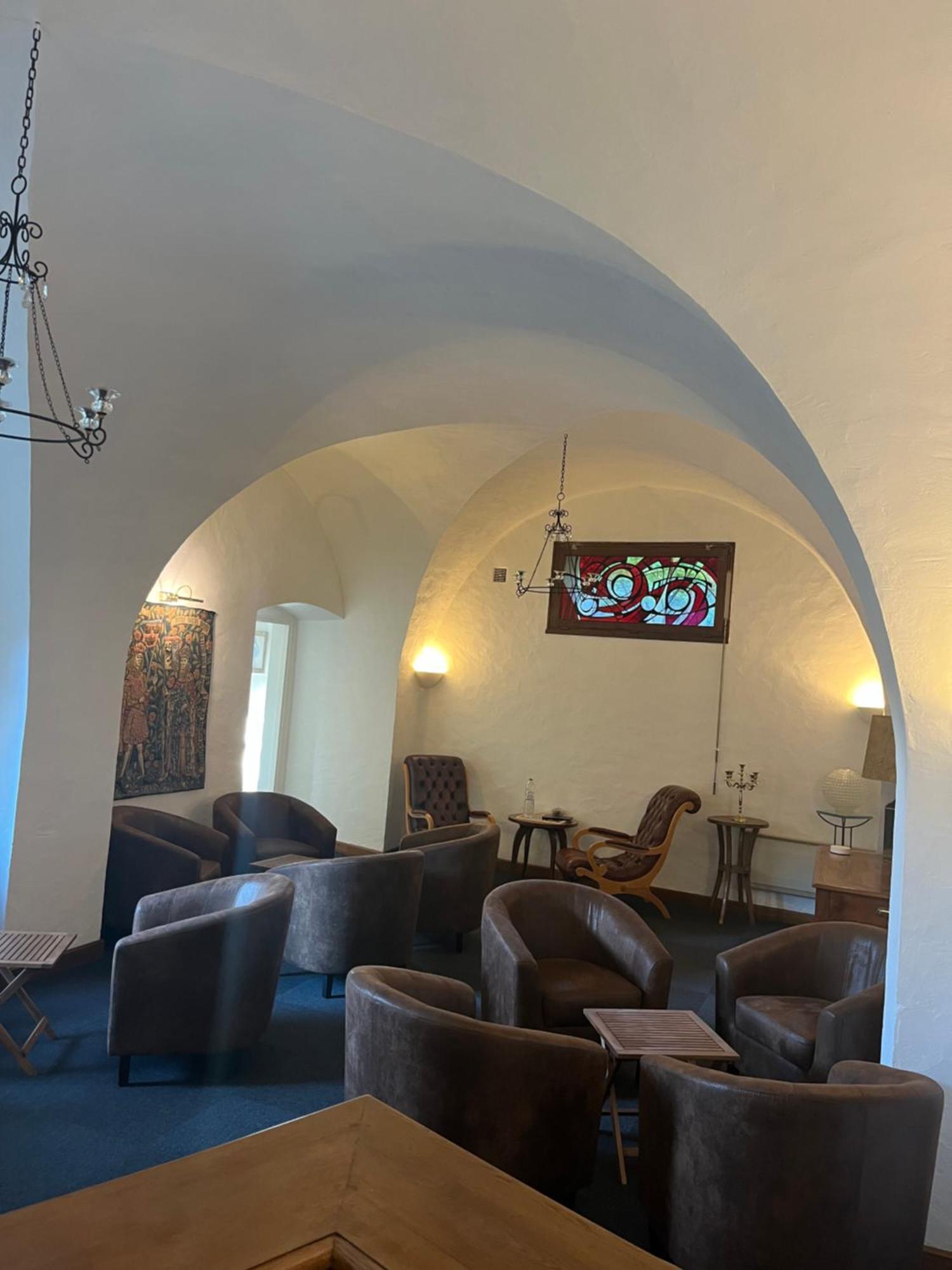 La Cour Carree Hotel Perrier Exterior photo